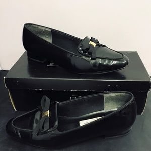 DeLISO Black Leather Shoes Bow Size 8 M Business